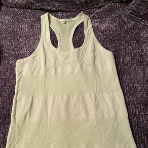 Swiftly tank top 2.0 lime green